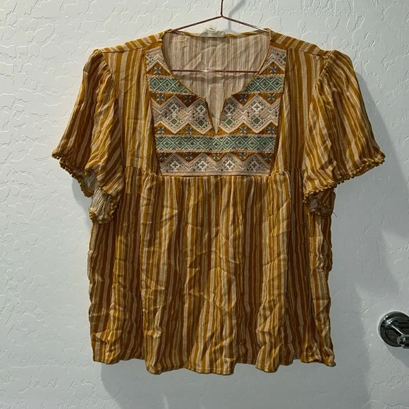 Peplum yellow shirt with embroidery. - Picture 1 of 4